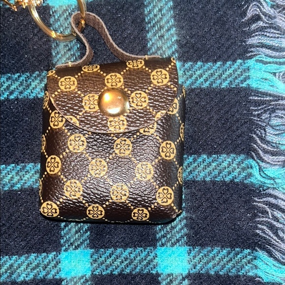 🆕 Black, Brown, and Gold Patterned Bag Charm Keychain - Picture 3 of 8